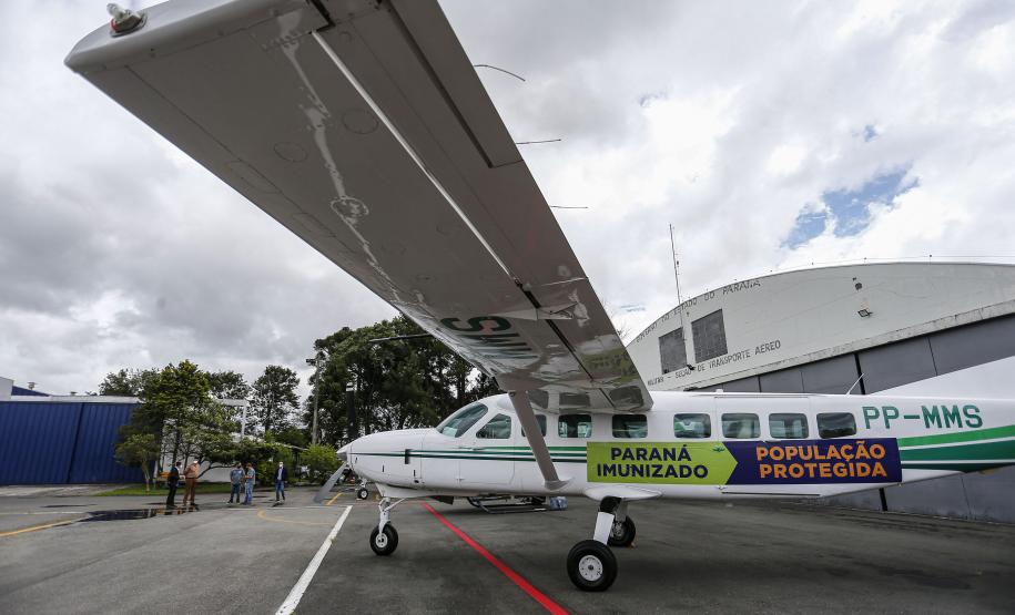 Governo vai usar frota aérea para agilizar transporte da vacina no Paraná