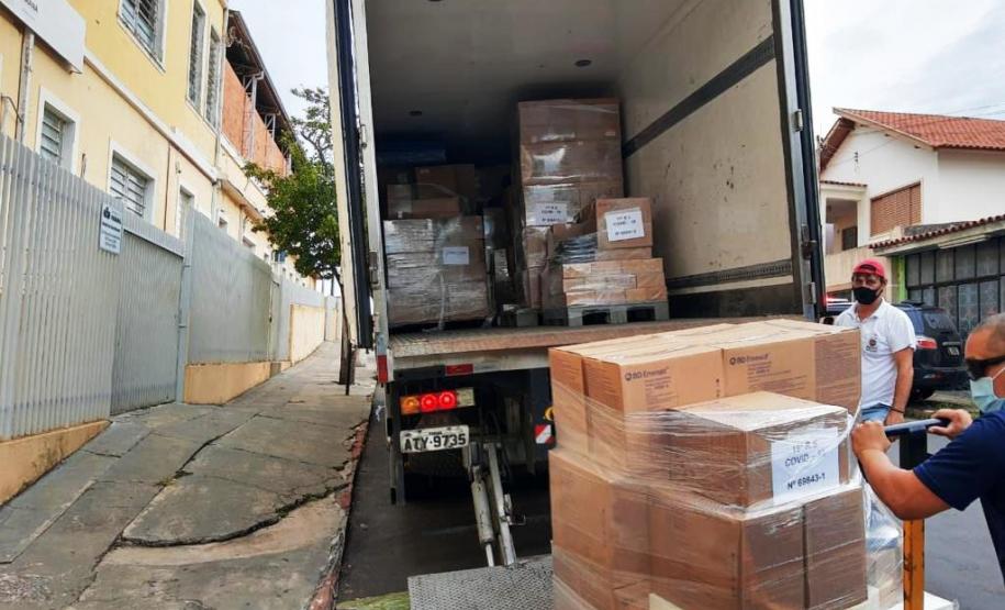 Sesa realiza força-tarefa neste final de semana para entrega de insumos que serão usados na vacinação contra a Covid-19