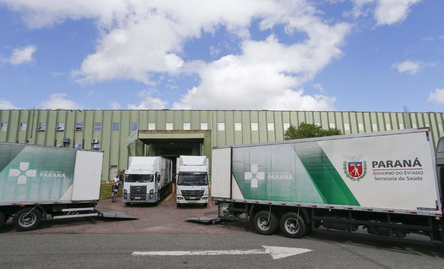 Paraná começa a distribuição de 2,2 milhões de itens para a vacinação da Covid-19