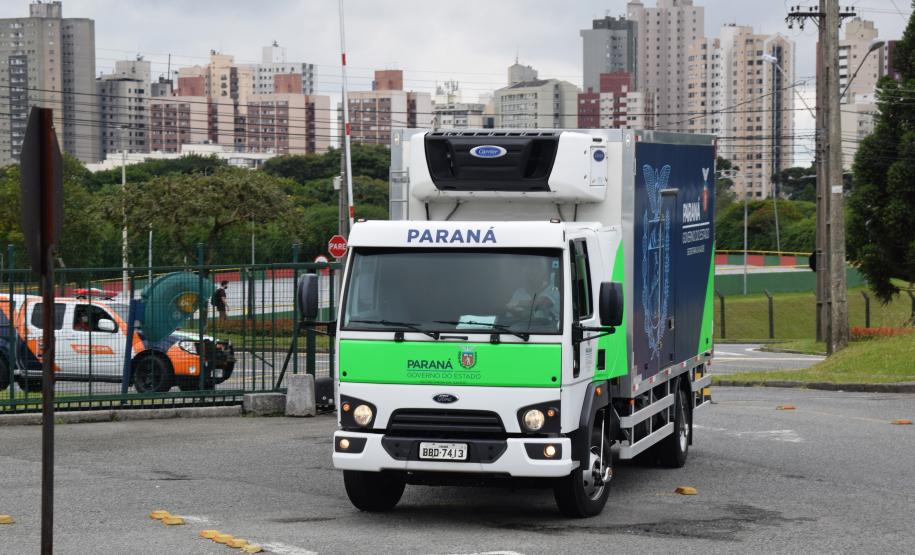 Paraná recebe 102.500 unidades da vacina AstraZeneca e já inicia processo de distribuição