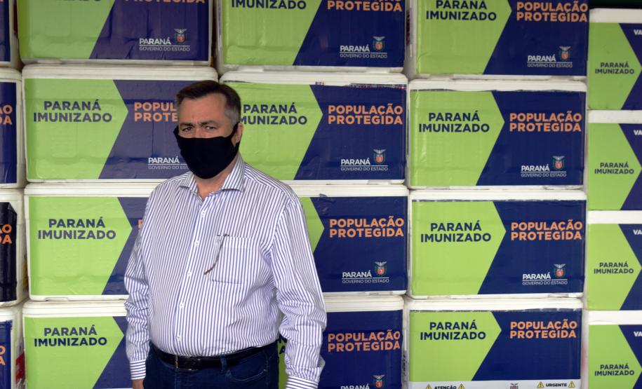 Paraná recebe 102.500 unidades da vacina AstraZeneca e já inicia processo de distribuição