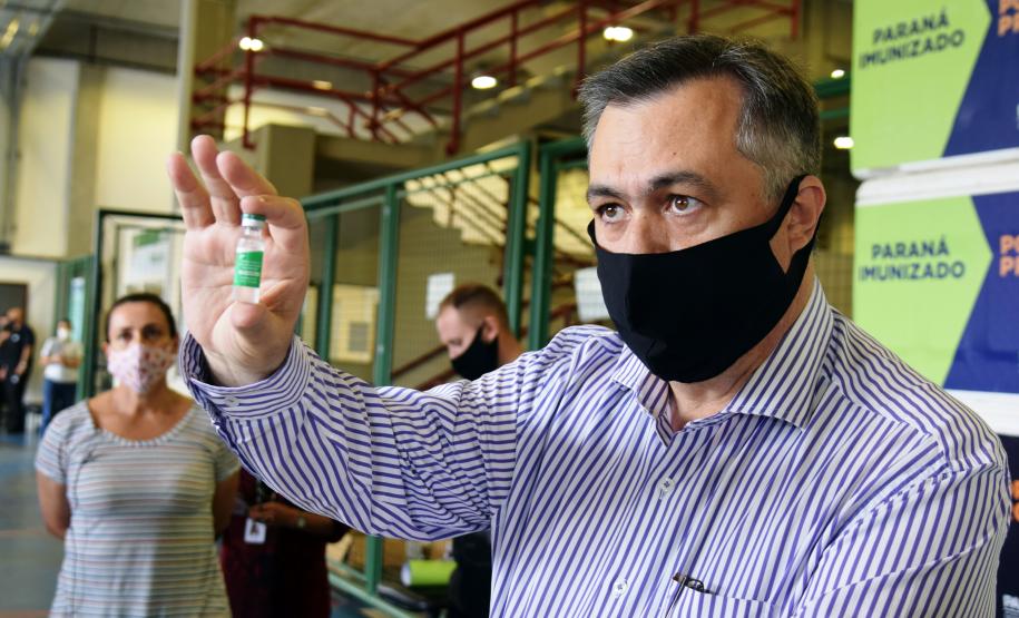Paraná recebe 102.500 unidades da vacina AstraZeneca e já inicia processo de distribuição