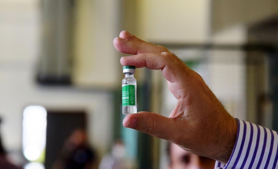 Paraná recebe 102.500 unidades da vacina AstraZeneca e já inicia processo de distribuição