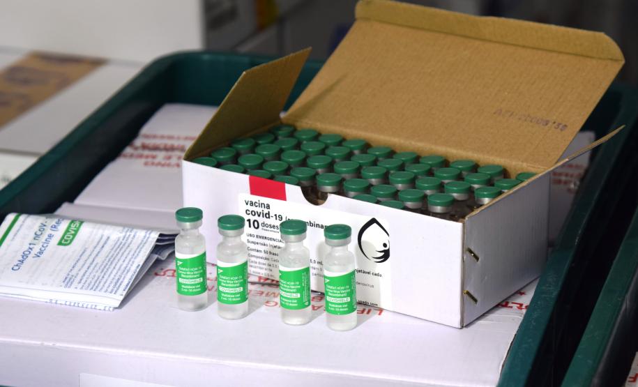 Paraná recebe 102.500 unidades da vacina AstraZeneca e já inicia processo de distribuição