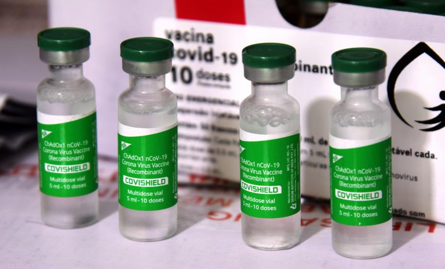 Paraná recebe 102.500 unidades da vacina AstraZeneca e já inicia processo de distribuição