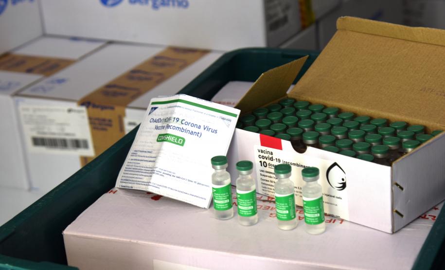 Paraná recebe 102.500 unidades da vacina AstraZeneca e já inicia processo de distribuição