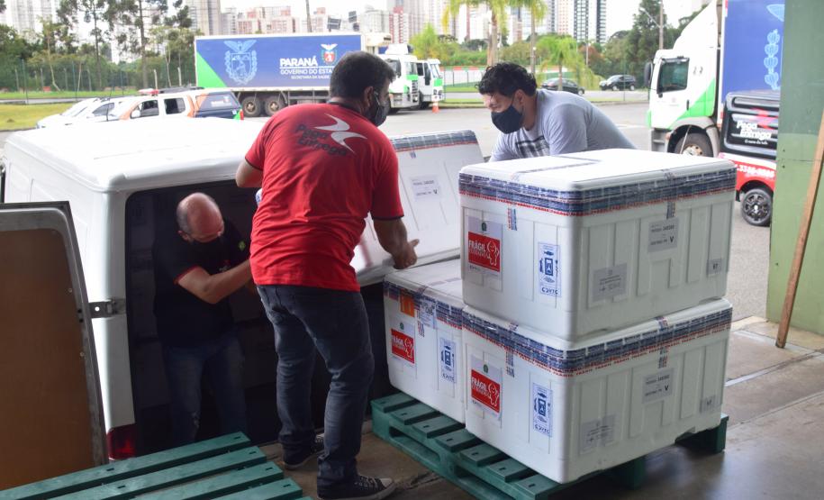 Paraná recebeu neste sábado mais 240,4 mil doses da vacina contra a Covid-19