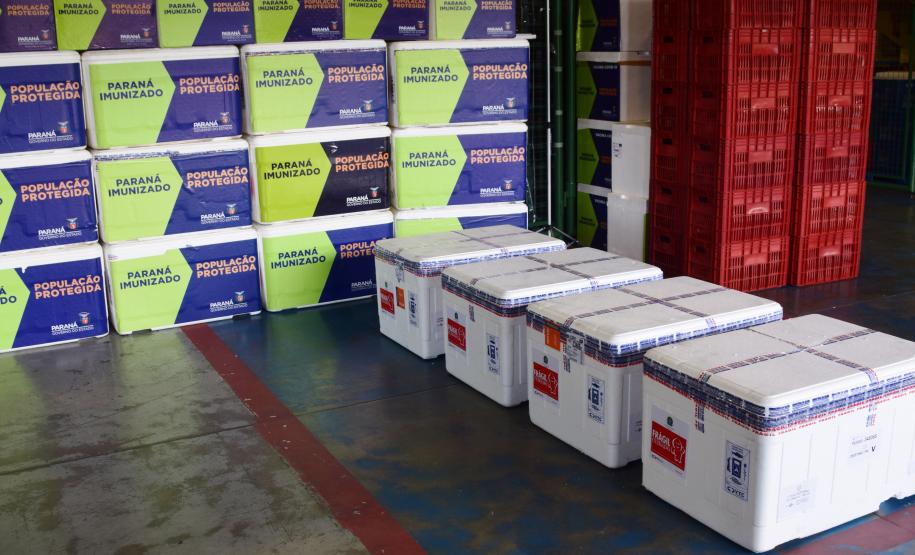 Paraná recebeu neste sábado mais 240,4 mil doses da vacina contra a Covid-19