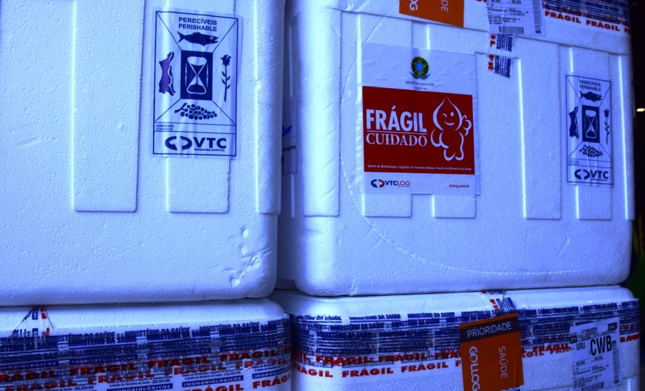 Paraná recebeu neste sábado mais 240,4 mil doses da vacina contra a Covid-19