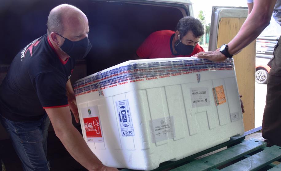 Paraná recebeu neste sábado mais 240,4 mil doses da vacina contra a Covid-19