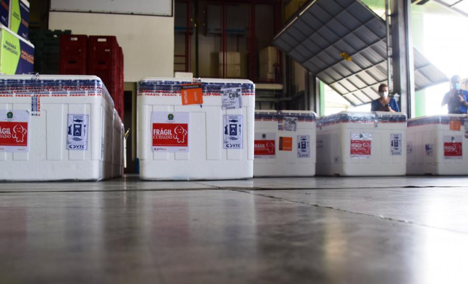 Paraná recebeu neste sábado mais 240,4 mil doses da vacina contra a Covid-19