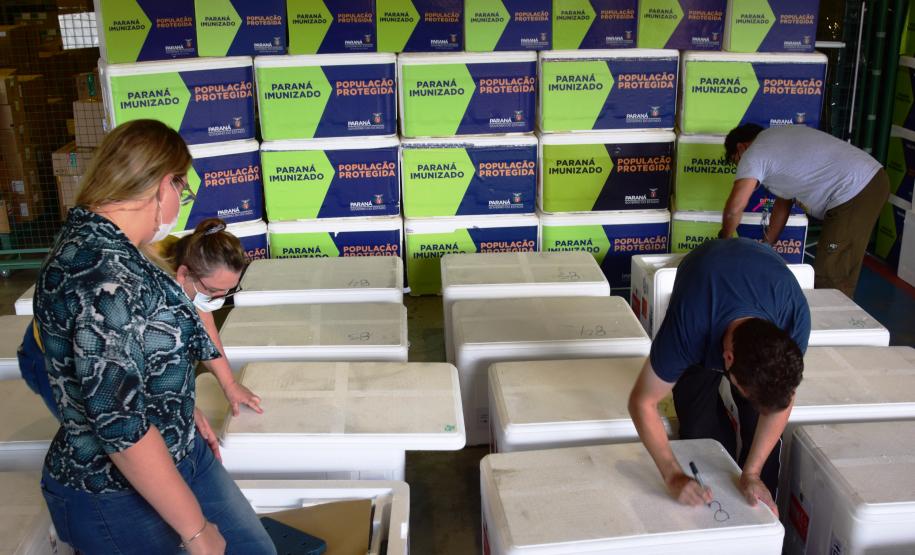 Paraná recebeu neste sábado mais 240,4 mil doses da vacina contra a Covid-19
