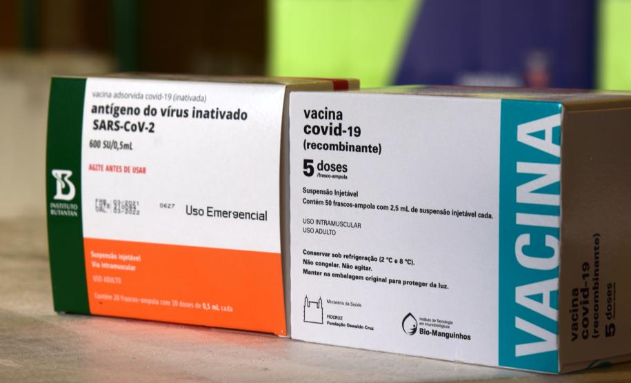 Paraná recebeu neste sábado mais 240,4 mil doses da vacina contra a Covid-19