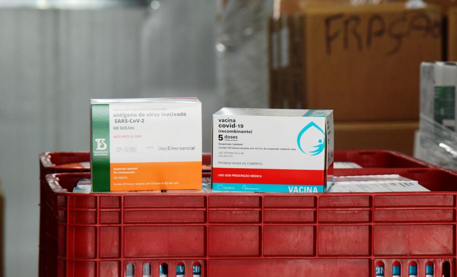 Paraná recebeu neste sábado mais 240,4 mil doses da vacina contra a Covid-19