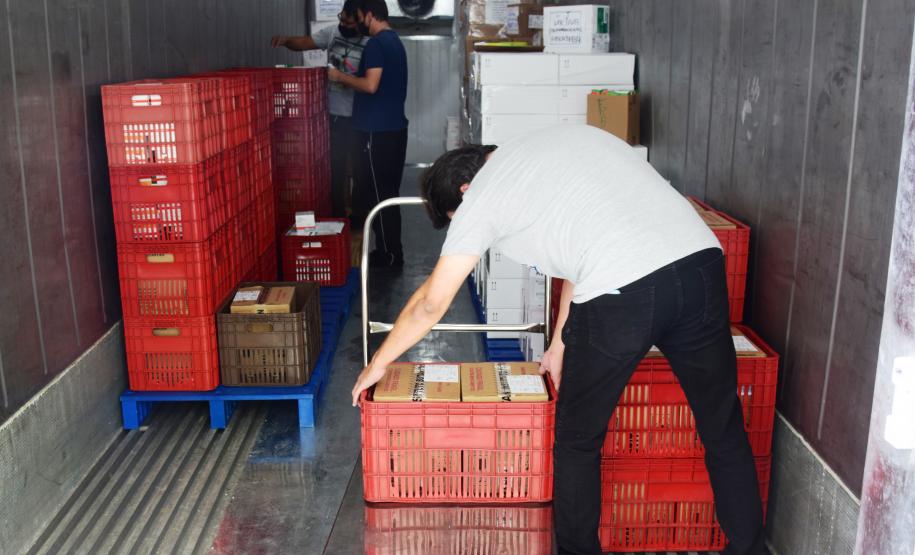Paraná recebeu neste sábado mais 240,4 mil doses da vacina contra a Covid-19