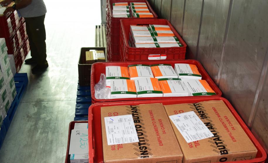 Paraná recebeu neste sábado mais 240,4 mil doses da vacina contra a Covid-19