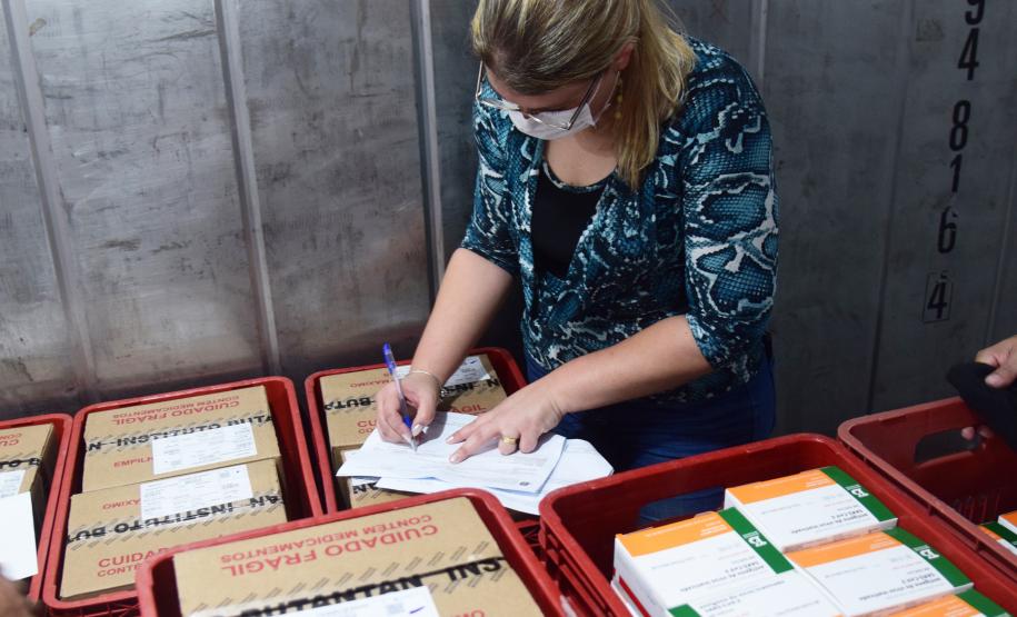 Paraná recebeu neste sábado mais 240,4 mil doses da vacina contra a Covid-19