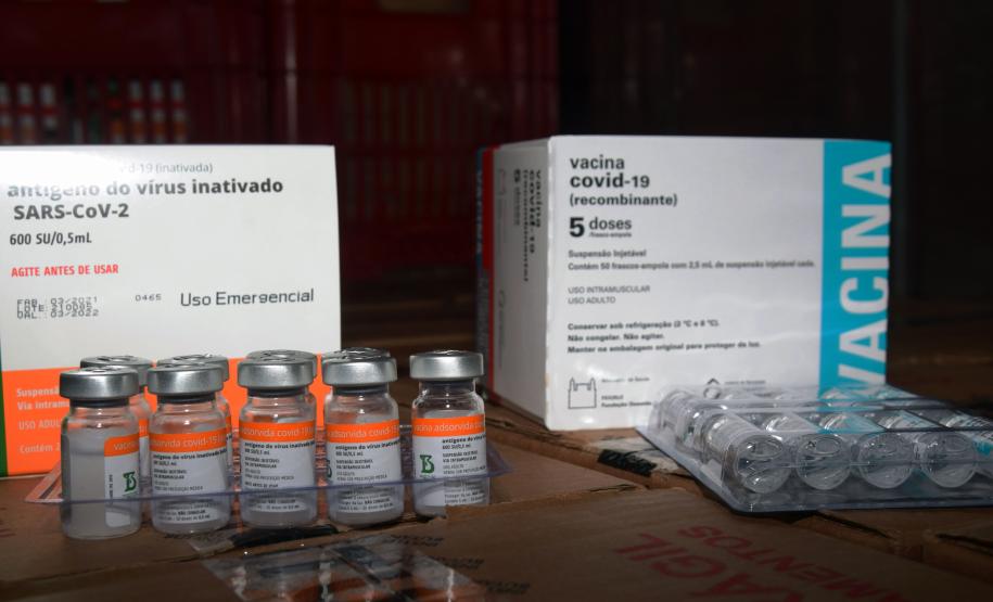 Paraná recebeu neste sábado mais 240,4 mil doses da vacina contra a Covid-19