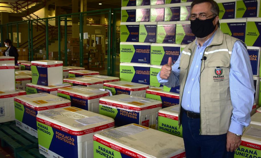 Paraná distribui 369,6 mil novas doses e começa a vacinar idosos acima de 70 anos