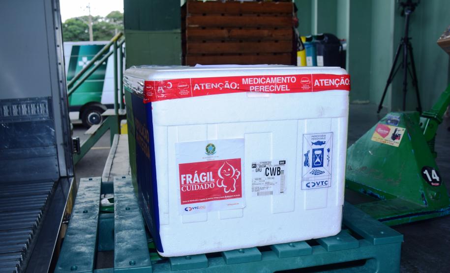 Paraná distribui 369,6 mil novas doses e começa a vacinar idosos acima de 70 anos