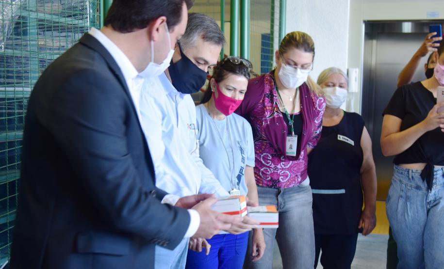 A ideia é incentivar ainda mais a imunização, valorizar a sua importância na luta contra a pandemia, e acelerar a aplicação em cidades que têm mais dificuldades de operacionalizar o Plano Estadual de Vacinação contra a Covid-19.