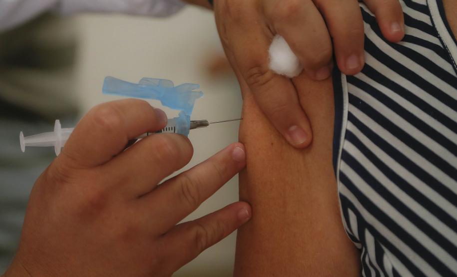 Municípios do Paraná aderem à vacinação de domingo a domingo