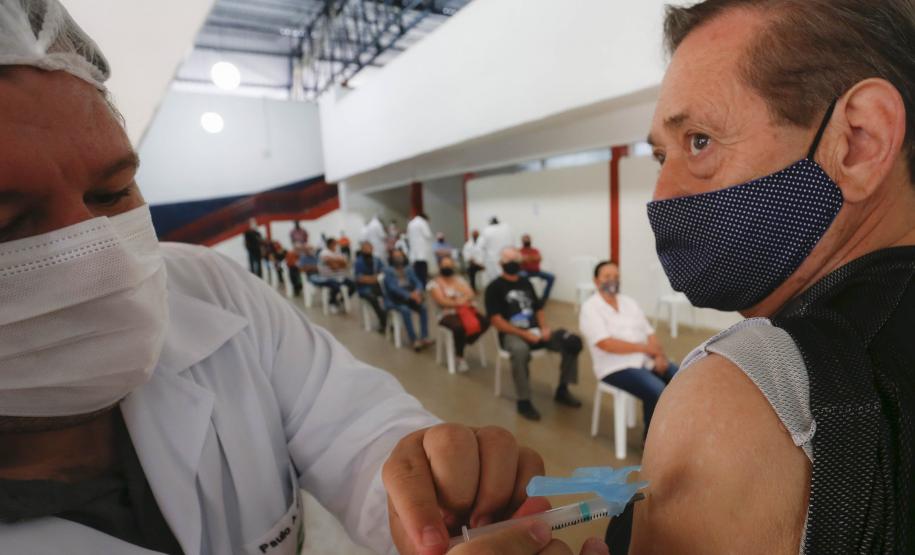 Municípios do Paraná aderem à vacinação de domingo a domingo
