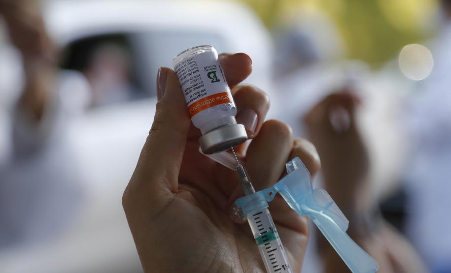 Paraná aplicou 130 mil doses no fim de semana, um quinto de todo o País