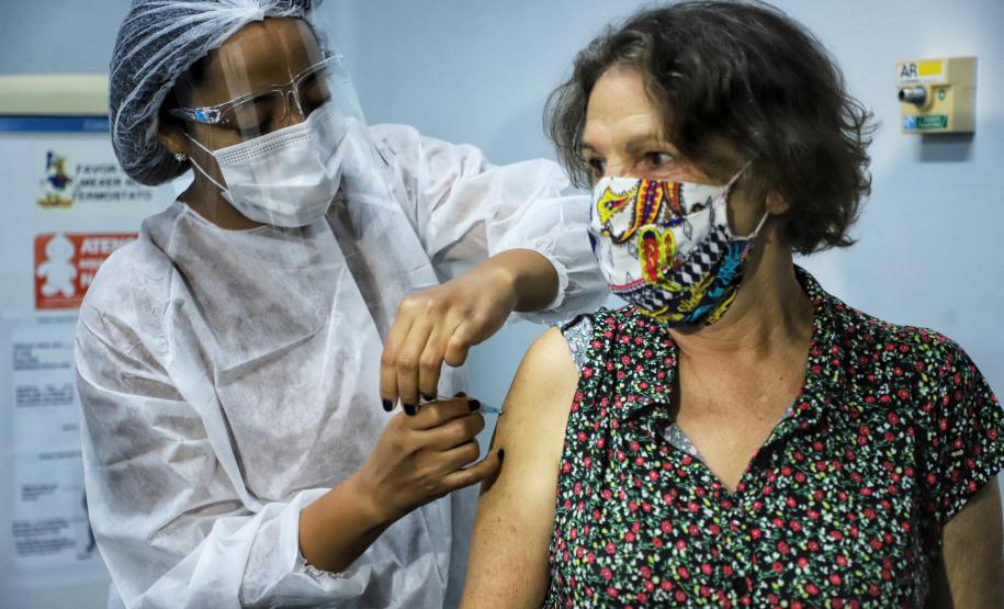 Paraná aplicou 130 mil doses no fim de semana, um quinto de todo o País