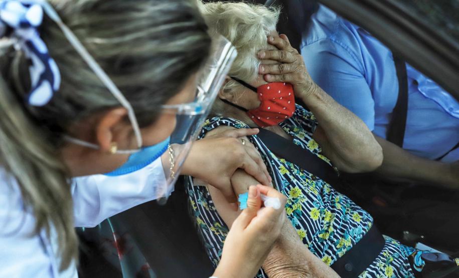 Paraná aplicou 130 mil doses no fim de semana, um quinto de todo o País