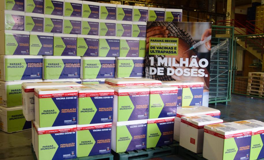 Paraná distribui novo lote e começa a vacinar idosos com mais de 75 anos