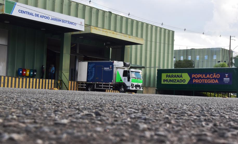 Paraná distribui novo lote e começa a vacinar idosos com mais de 75 anos