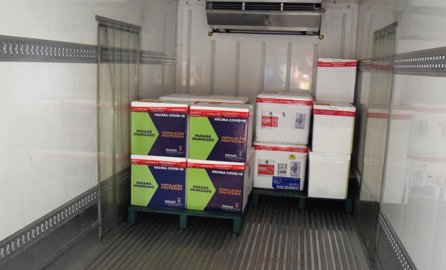 Paraná distribui novo lote e começa a vacinar idosos com mais de 75 anos