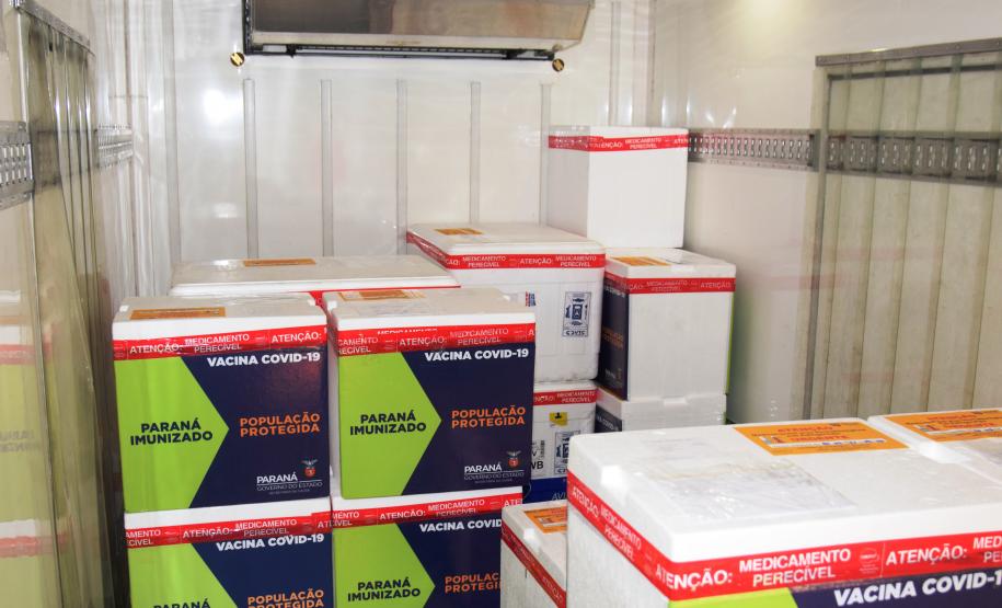 Paraná distribui novo lote e começa a vacinar idosos com mais de 75 anos