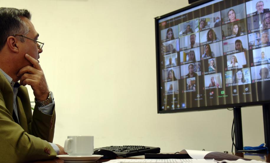 Trinta e sete alunos da Especialização em Saúde Pública finalizam o curso pela ESPP na Regional de Apucarana