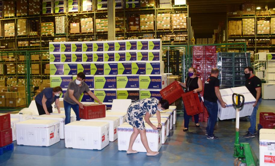 Paraná distribui mais 129,2 mil doses para vacinação de idosos com mais de 75 anos