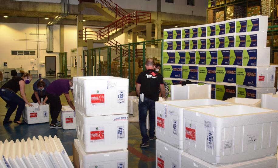 Paraná distribui mais 129,2 mil doses para vacinação de idosos com mais de 75 anos