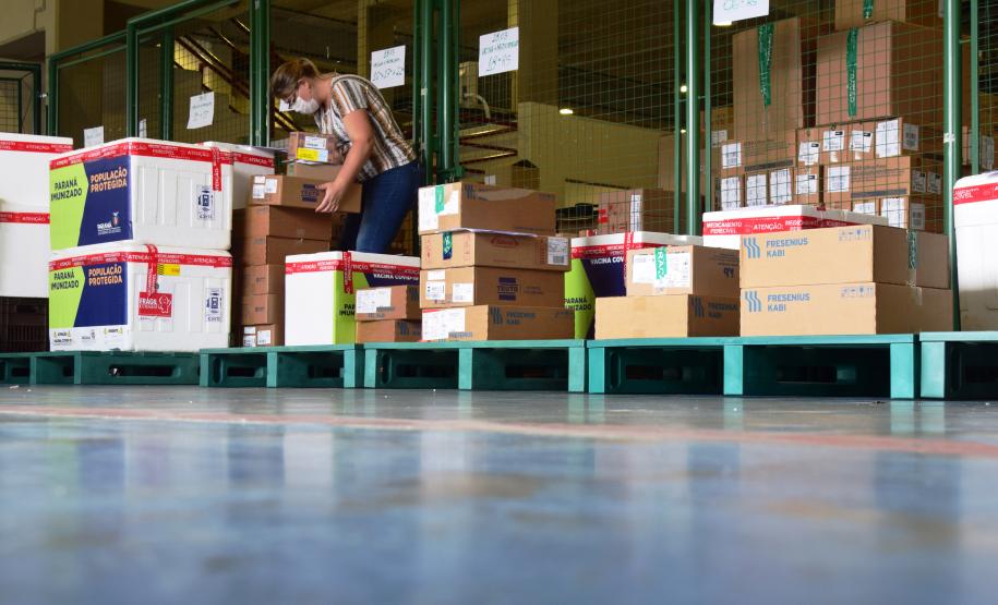 Saúde distribui medicamentos de kit de intubação para 31 hospitais do Paraná