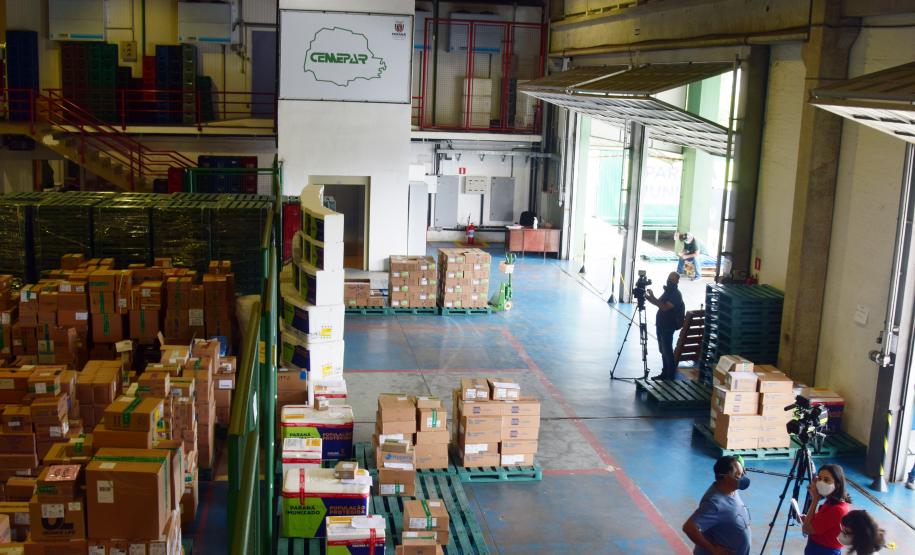 Saúde distribui medicamentos de kit de intubação para 31 hospitais do Paraná