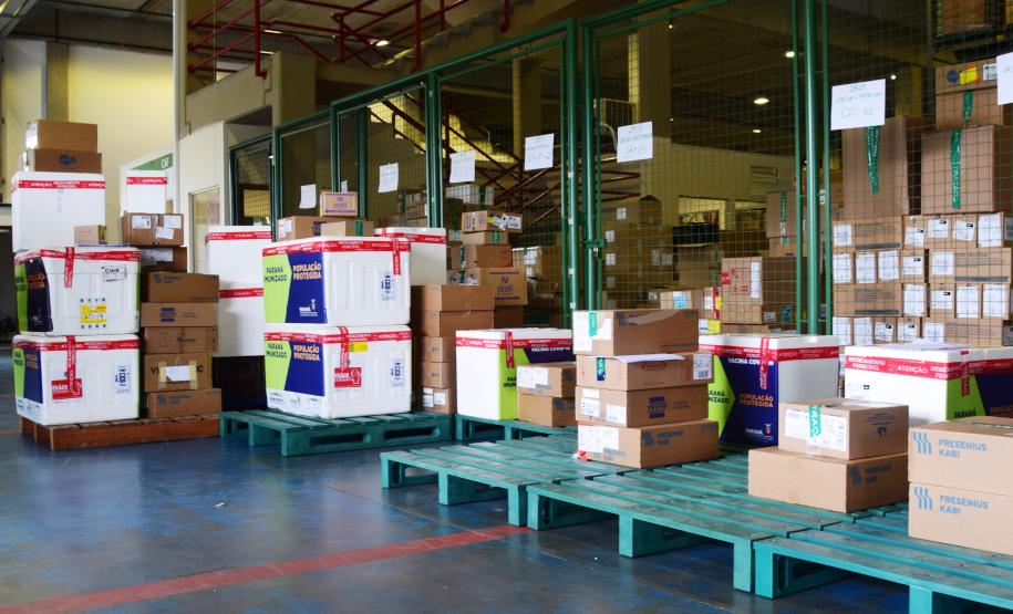 Saúde distribui medicamentos de kit de intubação para 31 hospitais do Paraná