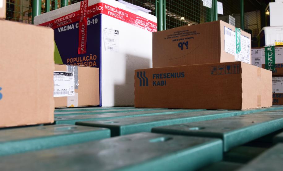 Saúde distribui medicamentos de kit de intubação para 31 hospitais do Paraná
