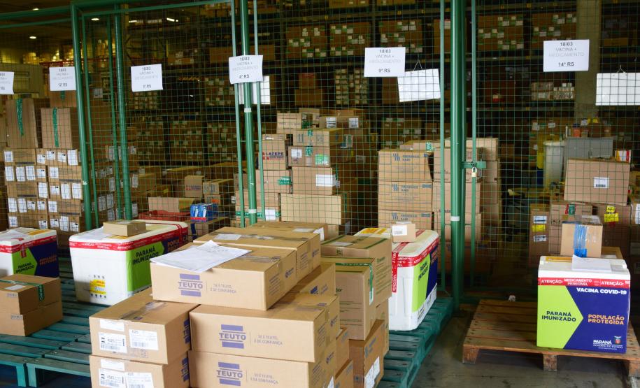 Saúde distribui medicamentos de kit de intubação para 31 hospitais do Paraná