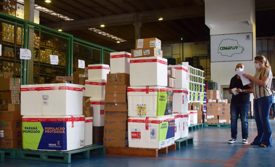 Saúde distribui medicamentos de kit de intubação para 31 hospitais do Paraná