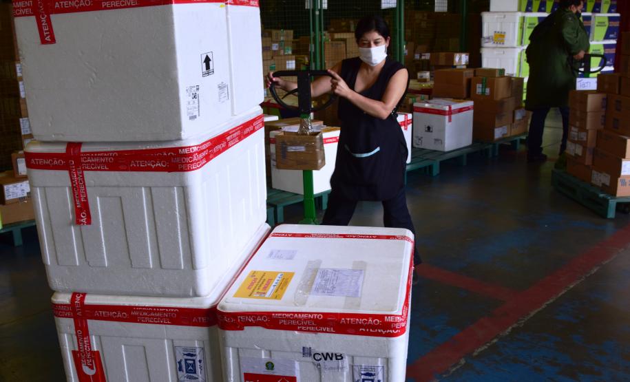 Saúde distribui medicamentos de kit de intubação para 31 hospitais do Paraná