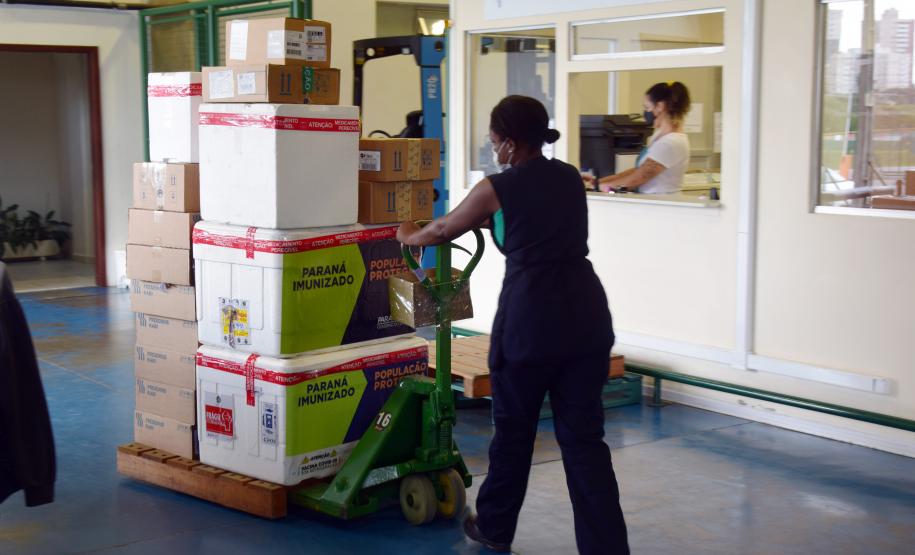 Saúde distribui medicamentos de kit de intubação para 31 hospitais do Paraná