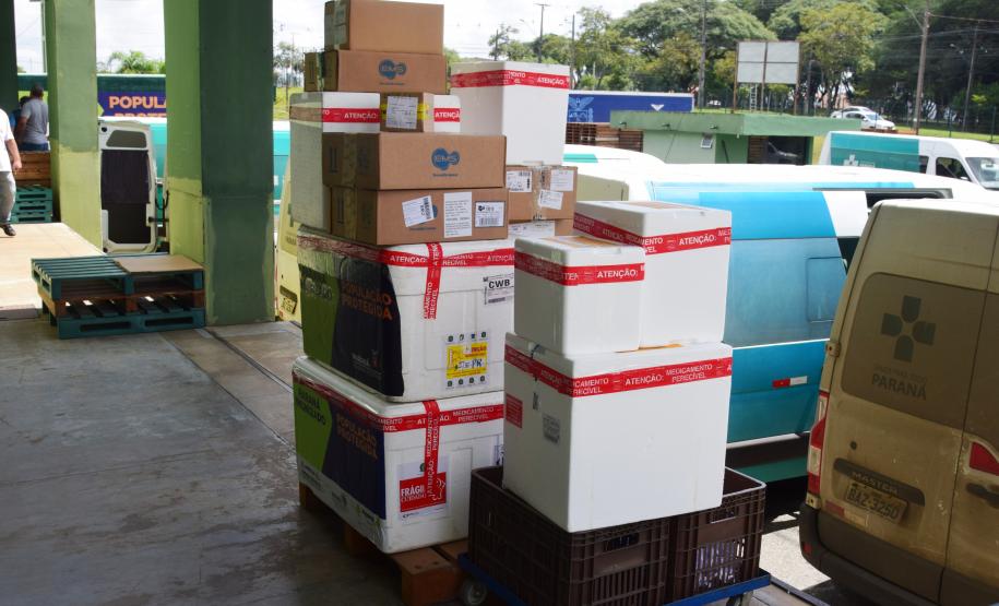 Saúde distribui medicamentos de kit de intubação para 31 hospitais do Paraná