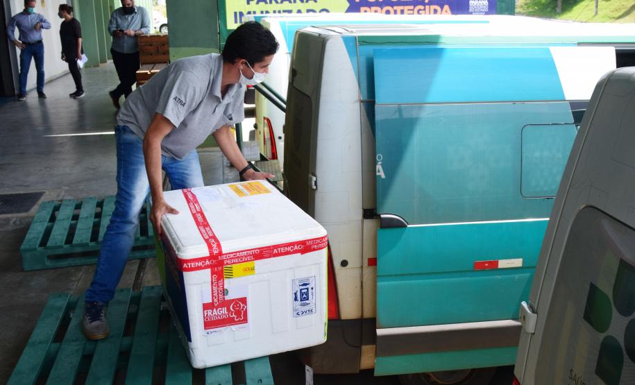 Saúde distribui medicamentos de kit de intubação para 31 hospitais do Paraná