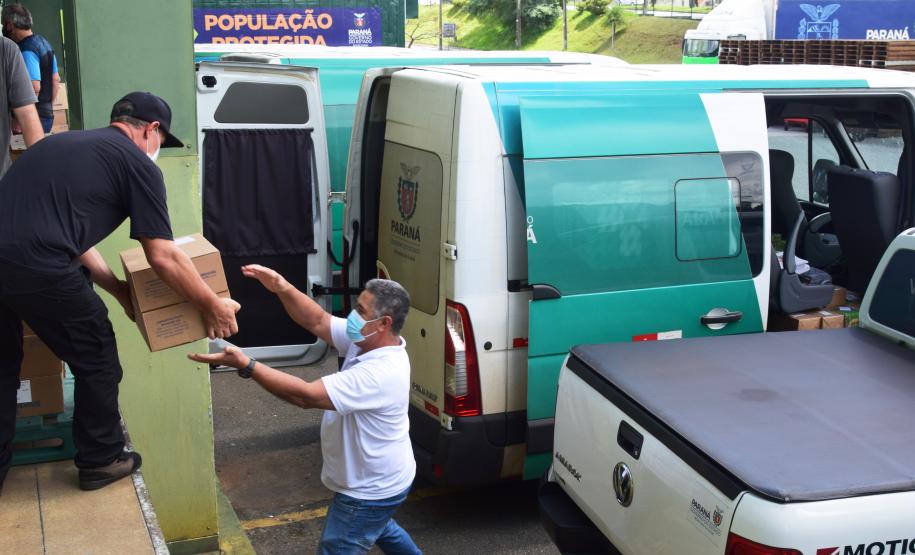 Saúde distribui medicamentos de kit de intubação para 31 hospitais do Paraná