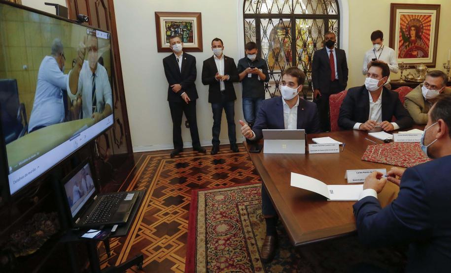 Paraná formaliza intenção de comprar 16 milhões de vacinas contra a Covid-19