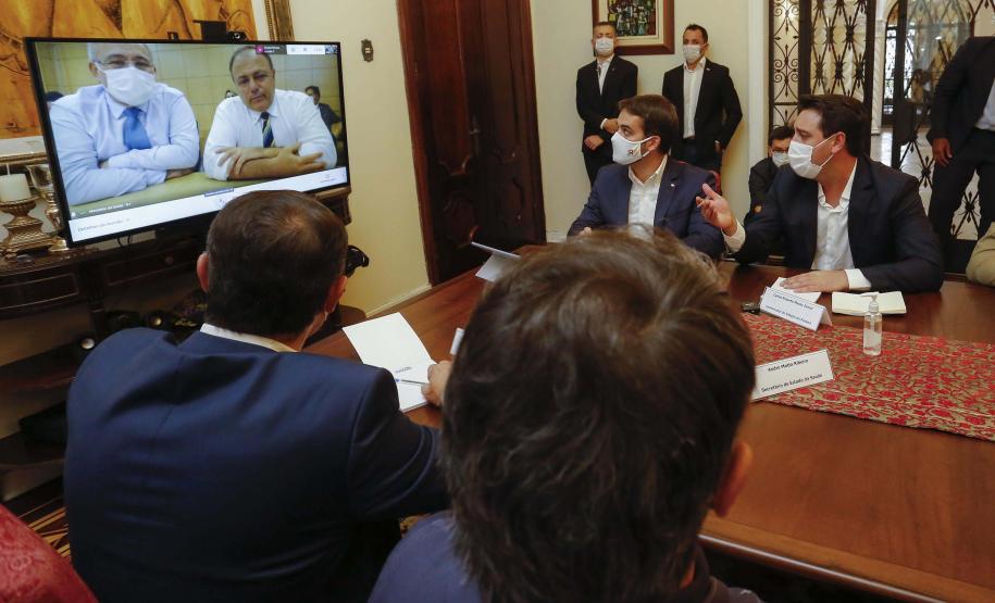 Paraná formaliza intenção de comprar 16 milhões de vacinas contra a Covid-19